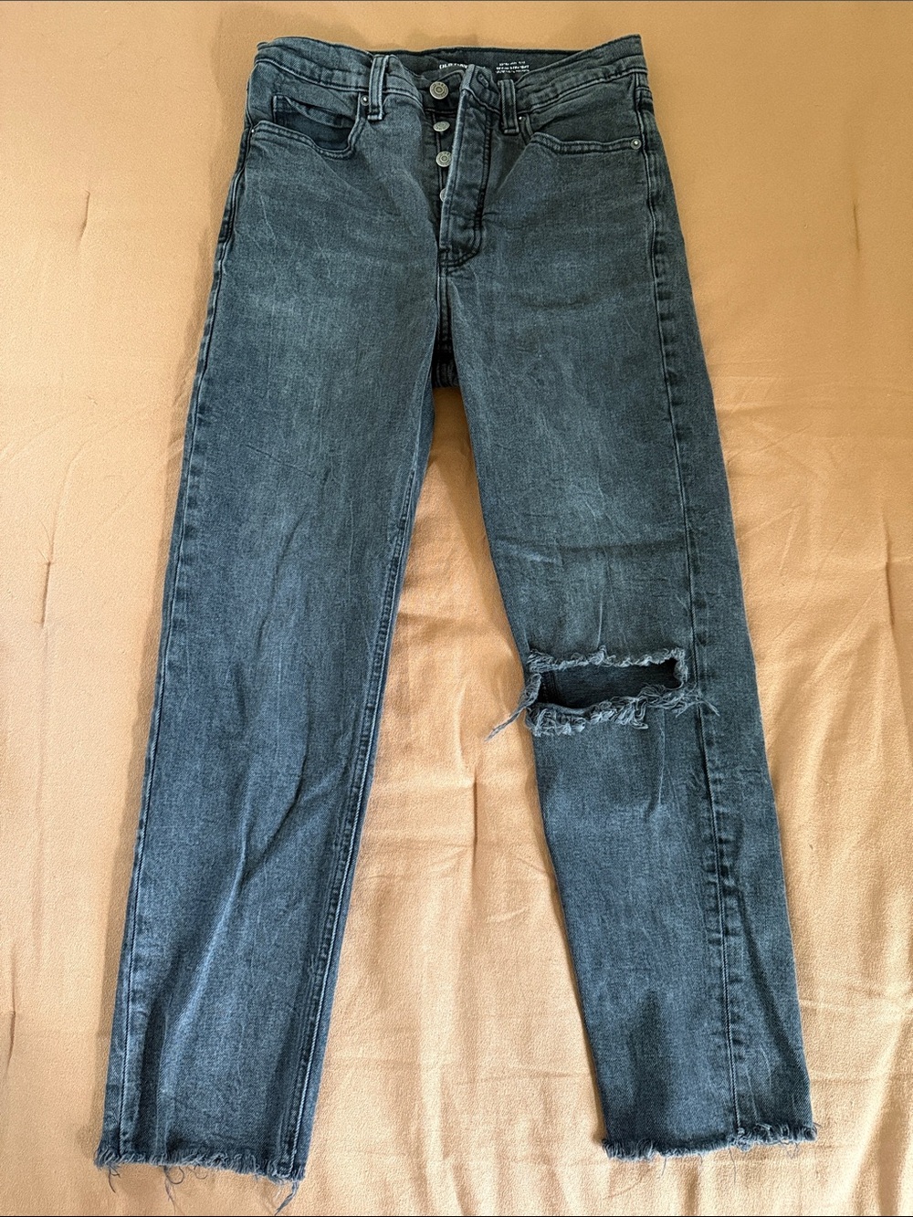 Old Navy Women’s Black Washed High Rise Straight-Leg Jeans with Distressed Knee